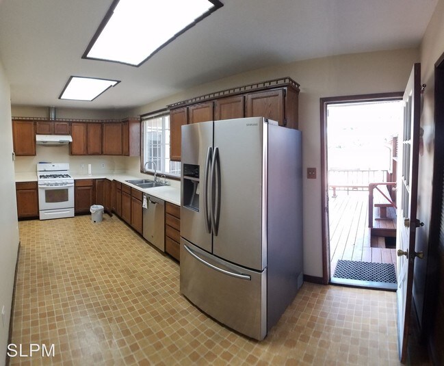Foto del edificio - 3 br, 2 bath House - 985 Dillo St