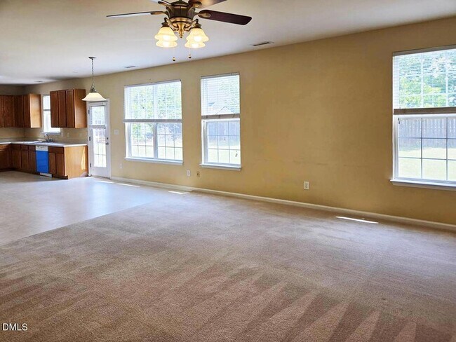 Foto del edificio - 105 Chandler Springs Dr