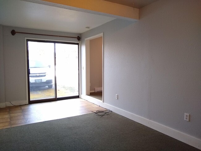 Building Photo - 407 E Eugene St