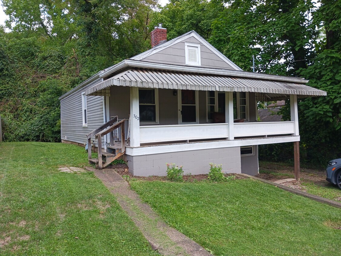 Primary Photo - 302 Colegate Dr
