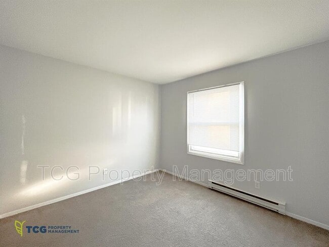 Building Photo - 423 Windsor Dr