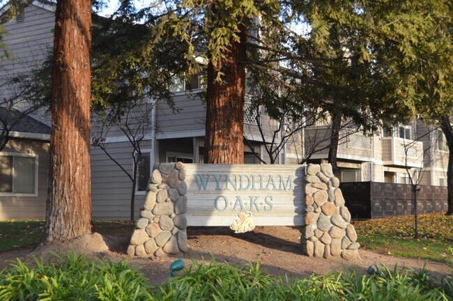 Foto del edificio - 1537 Four Oaks Cir