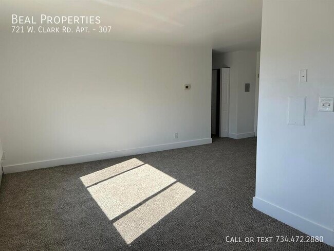 Foto del edificio - 721 W Clark Rd