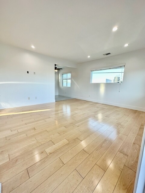 Sala de estar - 119 Paloma Ave