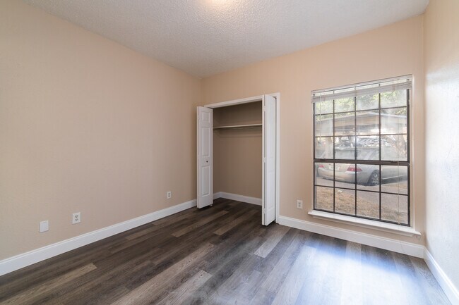 Building Photo - 9601 Forest Ln
