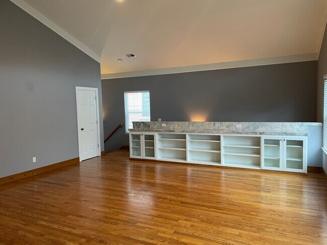 Foto del edificio - I STREET/22ND CORNER