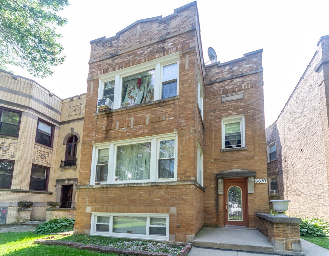 Primary Photo - 6630 N Maplewood Ave