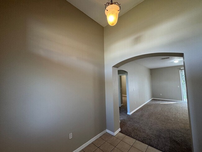 Building Photo - Charming 3 Bedroom, 2 Bathroom Home in Lady lake!!