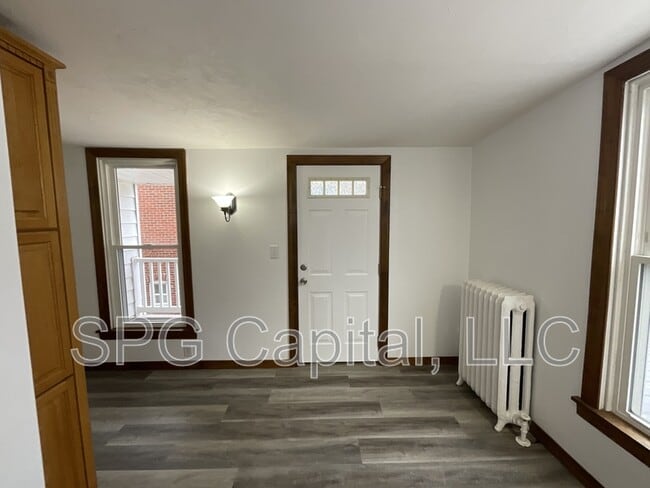 Building Photo - 218 W Middle St