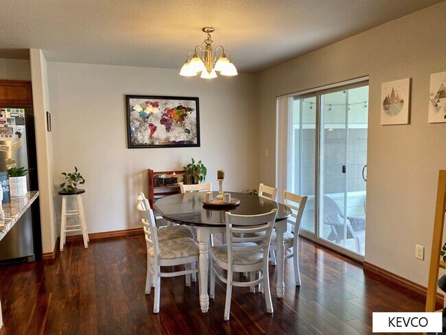 Foto del edificio - Expansive Newer Construction Townhome!