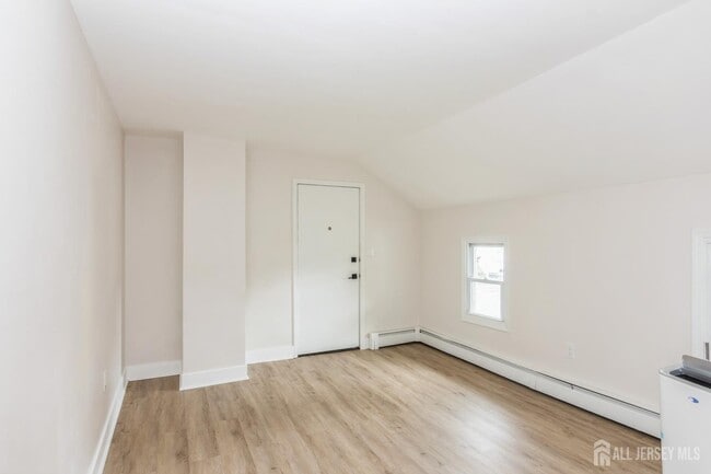 Foto del edificio - 176 Manalapan Rd