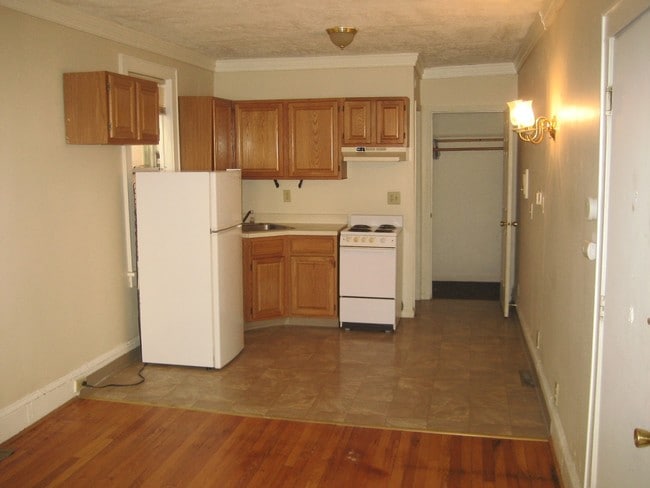 Building Photo - 256 State St