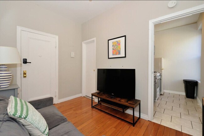 Building Photo - 1499 1st Ave