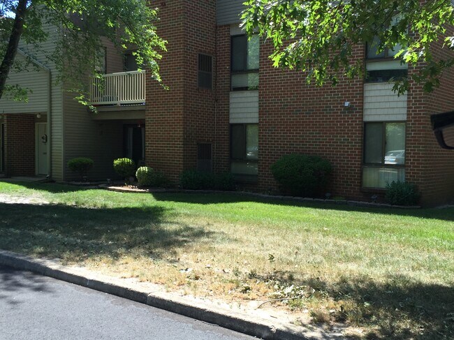 Foto del edificio - 604 Meadowbrook Dr