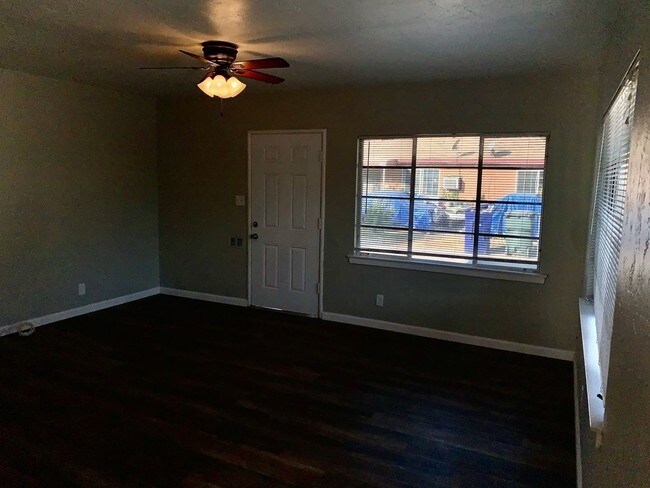 Foto del edificio - 2233-2235 E Terrace Ave