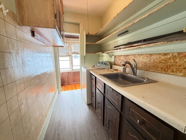 Foto del edificio - 57 Rindge Ave