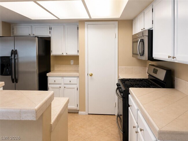 Foto del edificio - 8324 Olive Canyon Dr