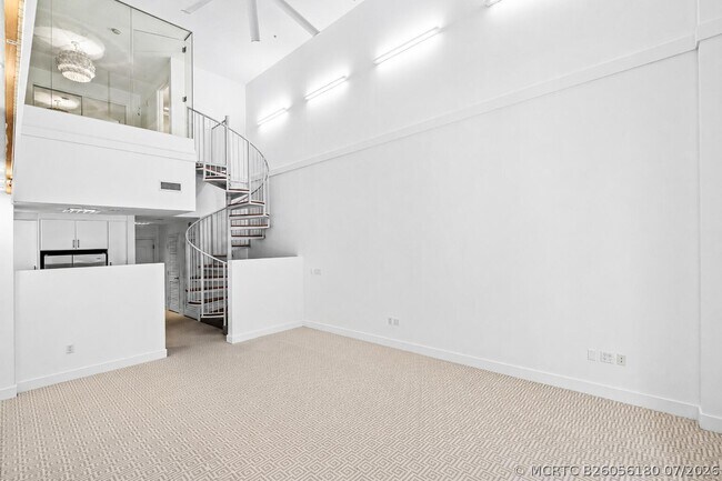 Building Photo - 701 S Olive Ave