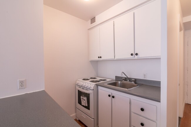 Building Photo - 3460 Durocher