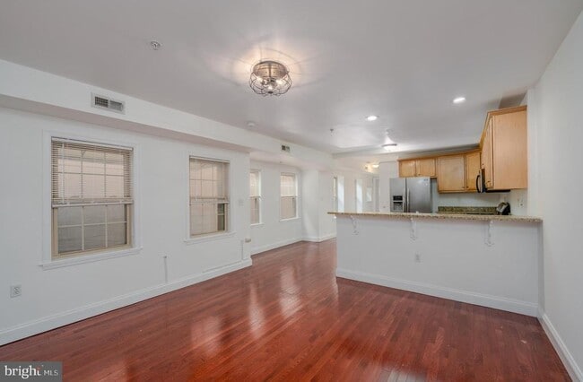 Building Photo - 838 S Bond St