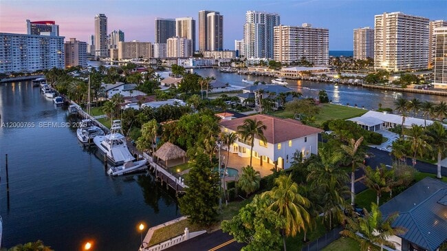 Foto del edificio - 552 Palm Dr