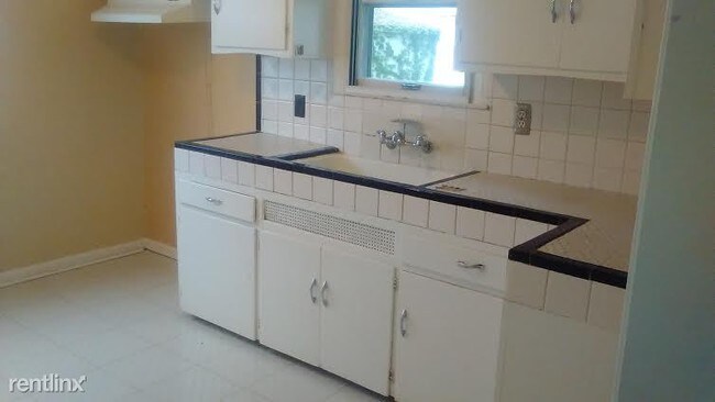 Foto del edificio - 17164 Evergreen Rd