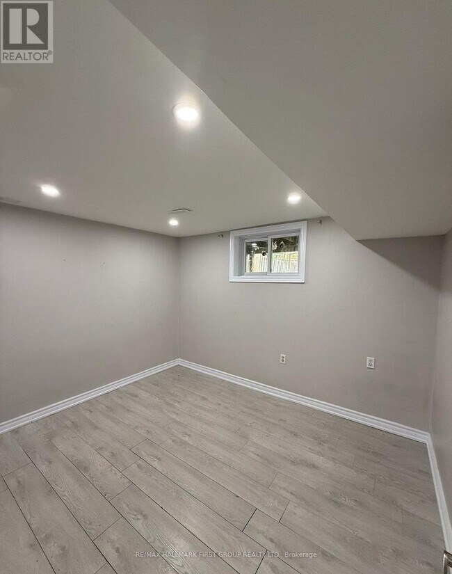 Photo du bâtiment - 1620 McBrady Crescent