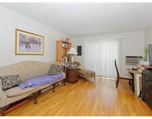 Foto del edificio - 74 Springvale Ave