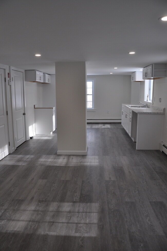 Building Photo - 703 Blossom St