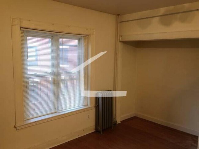 Building Photo - Studio Apartment Close to BU and the Green Line