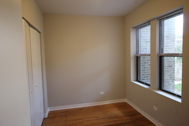 Foto del edificio - 2438 W North Shore Ave