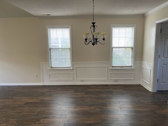 Building Photo - 511 N Waters Edge