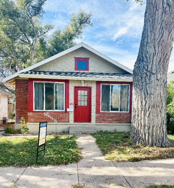 Primary Photo - "Spacious 4-Bedroom Gem with Finished Base...