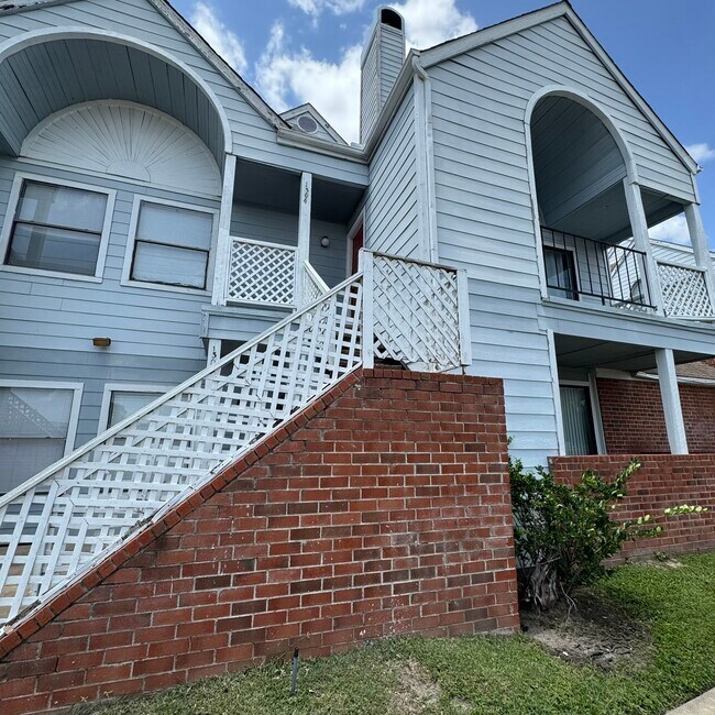 Building Photo - 14550 Fonmeadow Dr