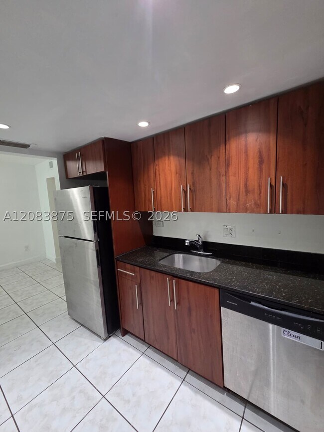 Foto del edificio - 1885 NE 121st St