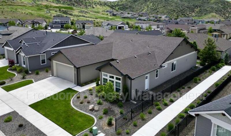 Foto principal - 5681 West Hopwood Street