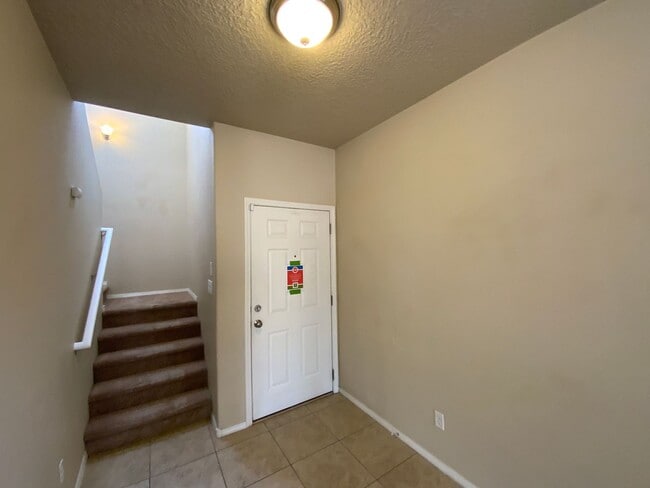 Foto del edificio - 3 Bedroom Home Available Near Unser Blvd NW & Rainbow Blvd NW!