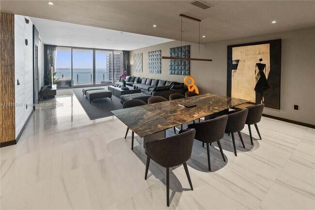 Foto del edificio - 300 Biscayne Blvd Way