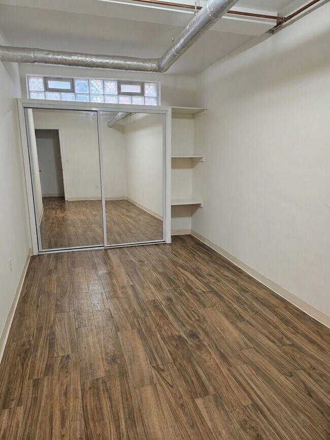 Foto del edificio - 2611 W Peterson Ave