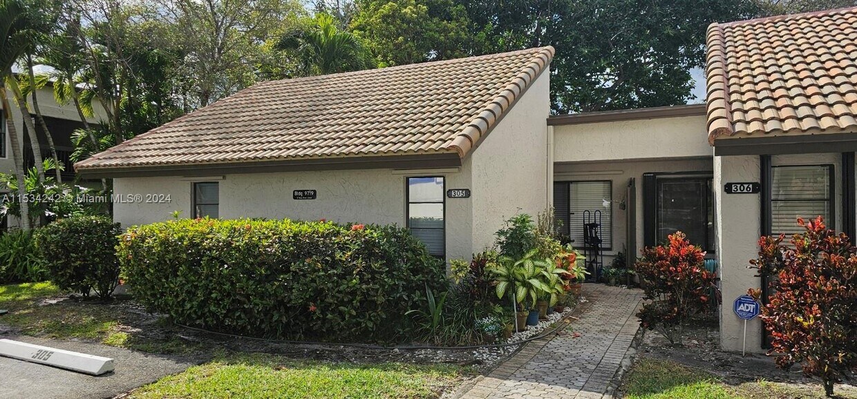 Foto del edificio - 9719 N New River Canal Rd