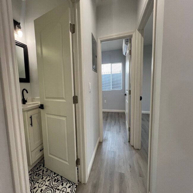 Foto del edificio - 1636 W 60th St