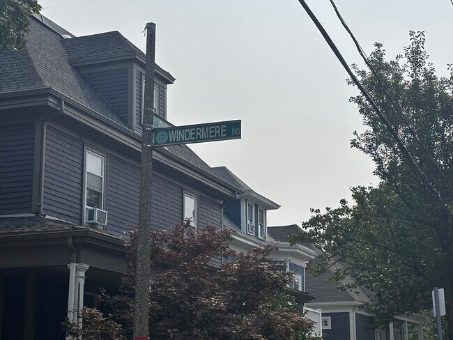 Foto del edificio - 73 Cushing Ave