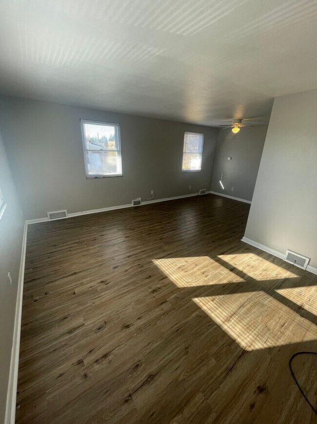 Foto del edificio - Two flat building with two units