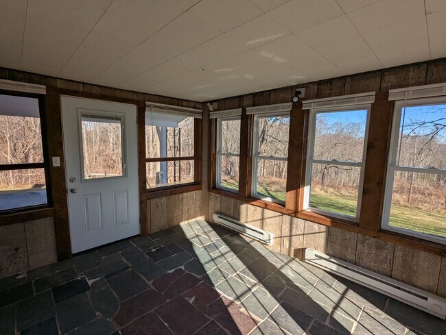 Building Photo - 615 E Miller Rd