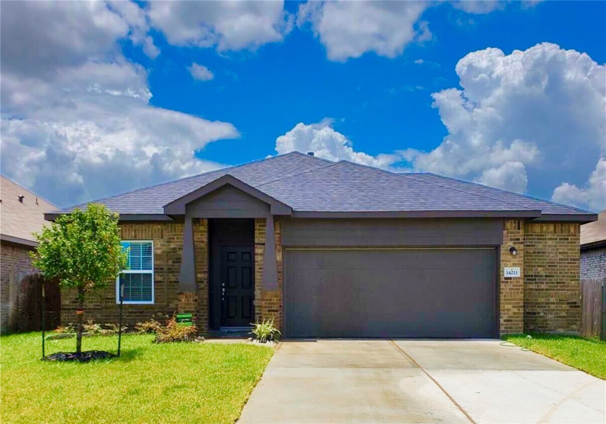 Foto principal - 14211 Alberta Spruce Ln