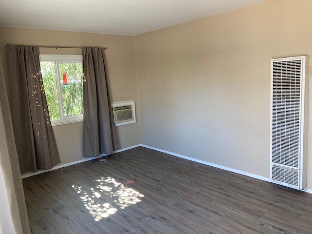 Living Room - 121 N West St