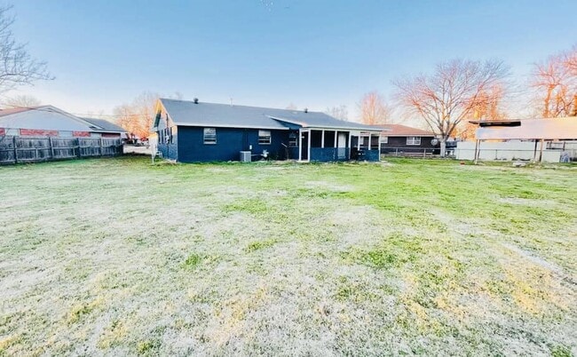 Building Photo - 4320 Suntane Cir