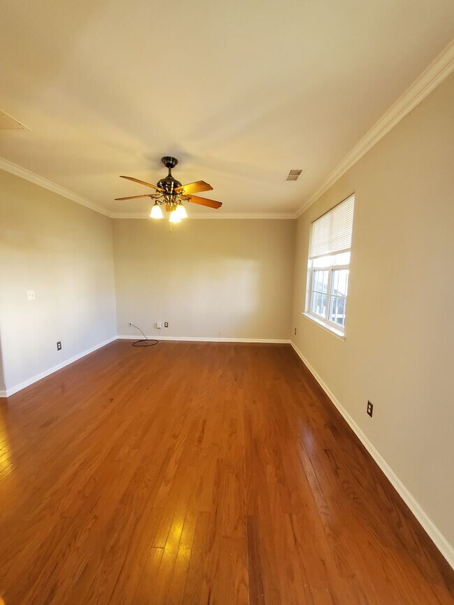 Foto del edificio - Beautiful Home Available for Rent in Charl...