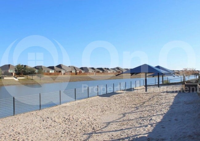 Building Photo - 204 Thresher Ln