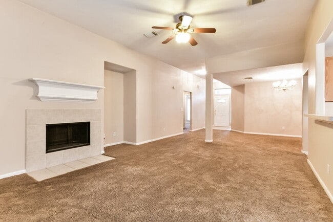 Foto del edificio - 3219 Candlepine Dr